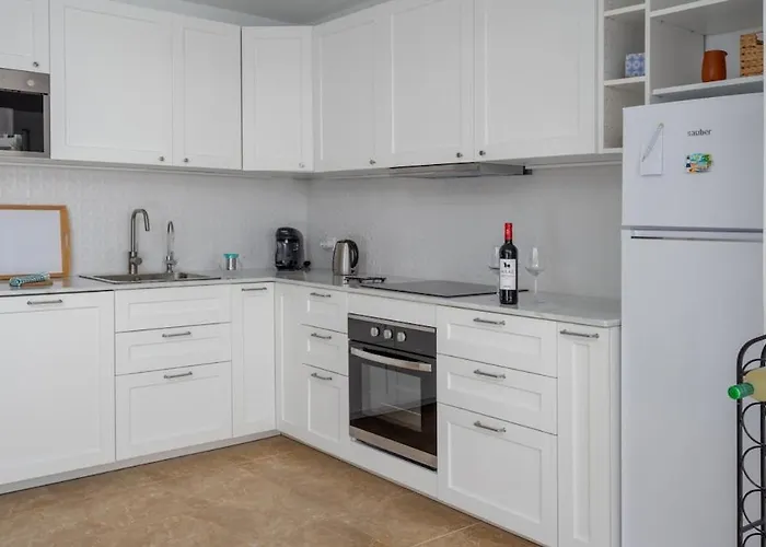 Apartment Coastal Calm, 2br With Seaview *