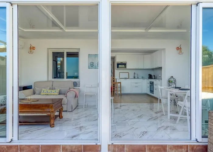 Coastal Calm, 2br With Seaview Апартаменты Фуэнхирола