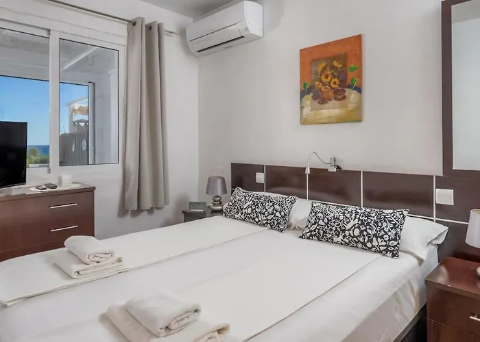 Coastal Calm, 2br With Seaview Apartment Fuengirola